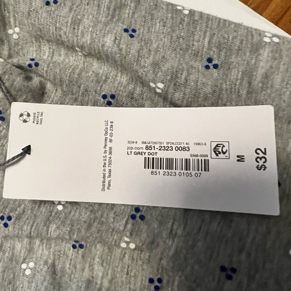 Liz Claiborne Womens V-Neck Short Sleeve T-Shirt / Lt. Grey Dot / Size M (NWT) - Picture 6 of 7